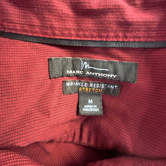 Marc Anthony Mens Red Wrinkle Resistant Stretch Button Up Shirt Medium Pockets - Picture 3 of 8